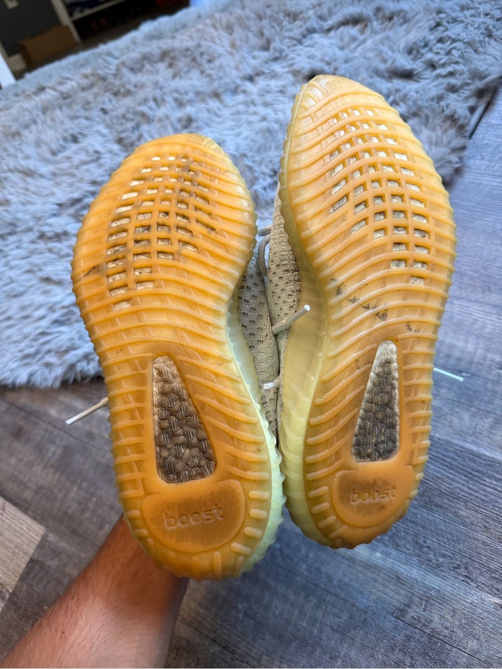 Yeezy 350 - Picture 3 of 6